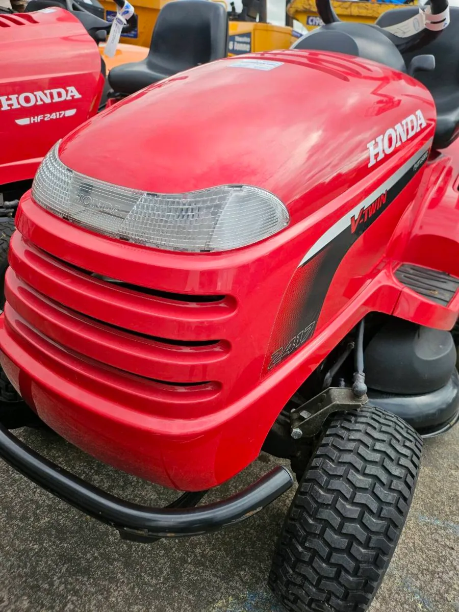 2018 Honda 2417 V Twin Ride on Lawnmower Tractor - Image 4