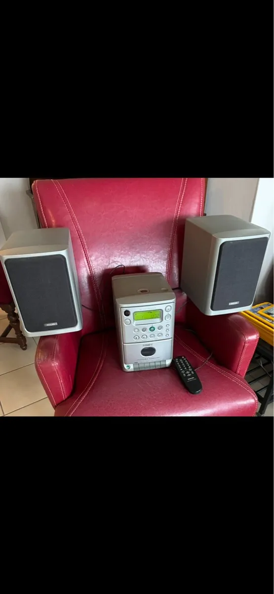 Phillips CD/ MP3/Cassette/ Radio Player - Image 1
