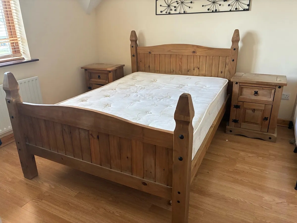 Bed and Bedside Lockers - Image 2