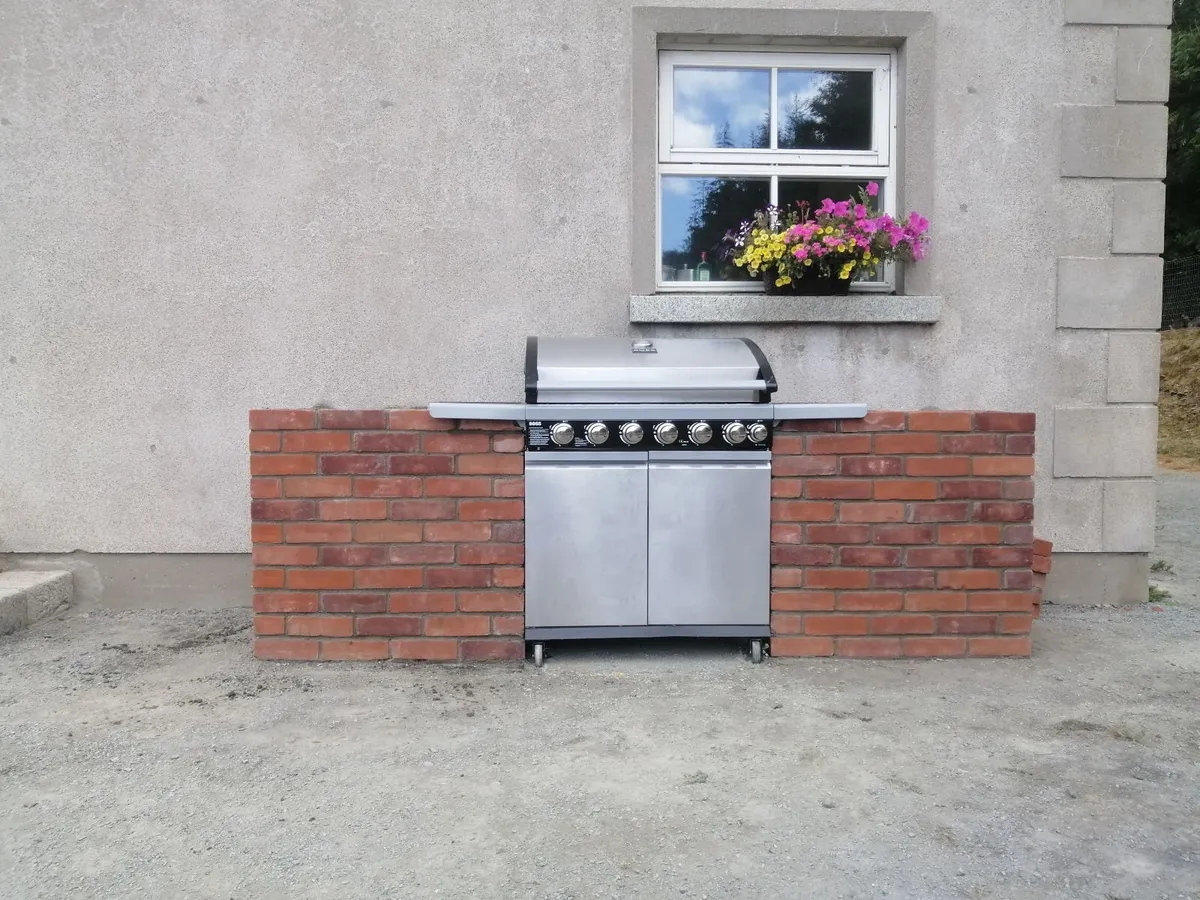 Qualified bricklayer available - Image 1