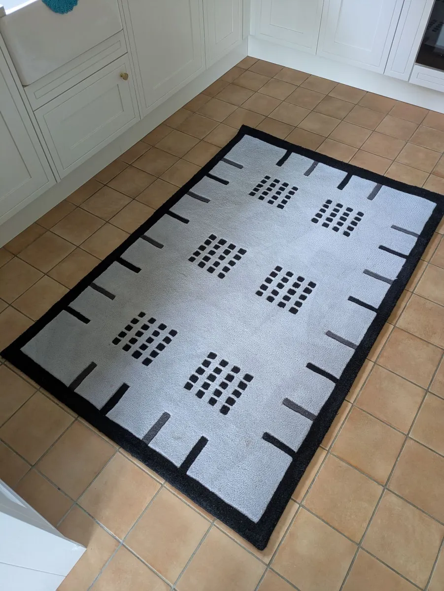 Raphaël Handtufted 100% Wool Rug - Image 1