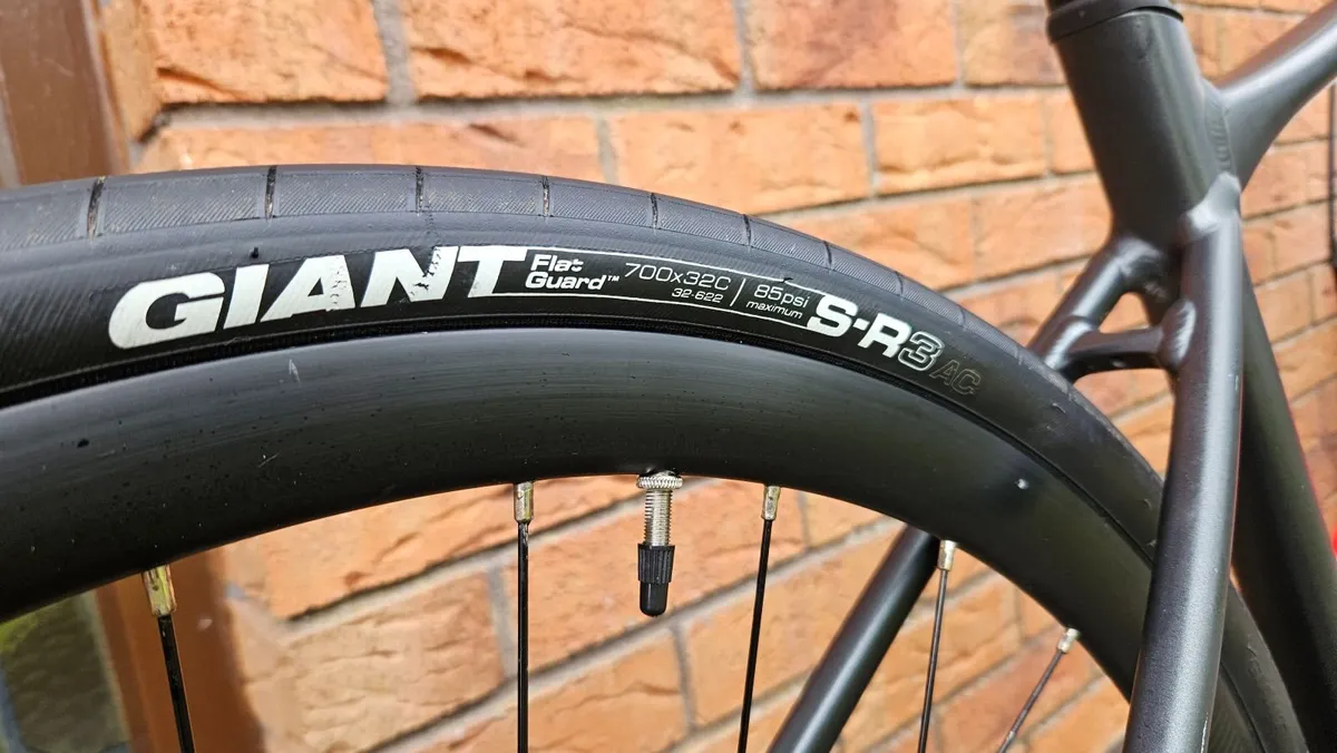 GIANT  Fastroad - Image 4