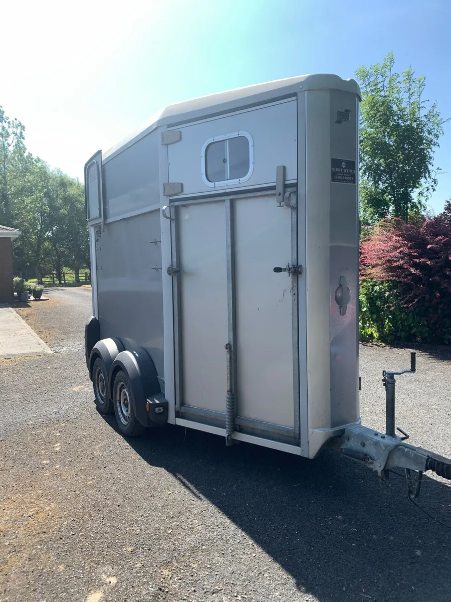 Horse box - Image 1