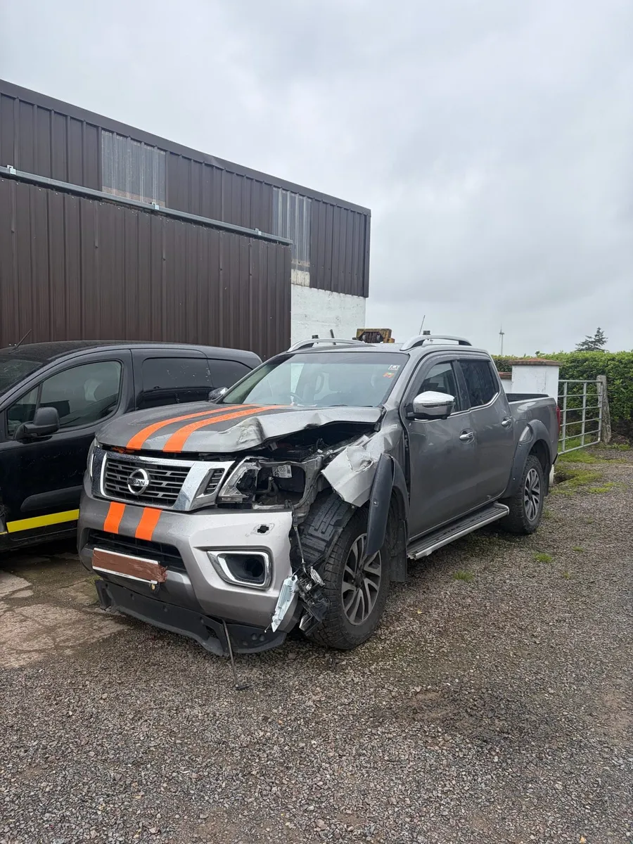 Damaged repairable np300 Navara - Image 2