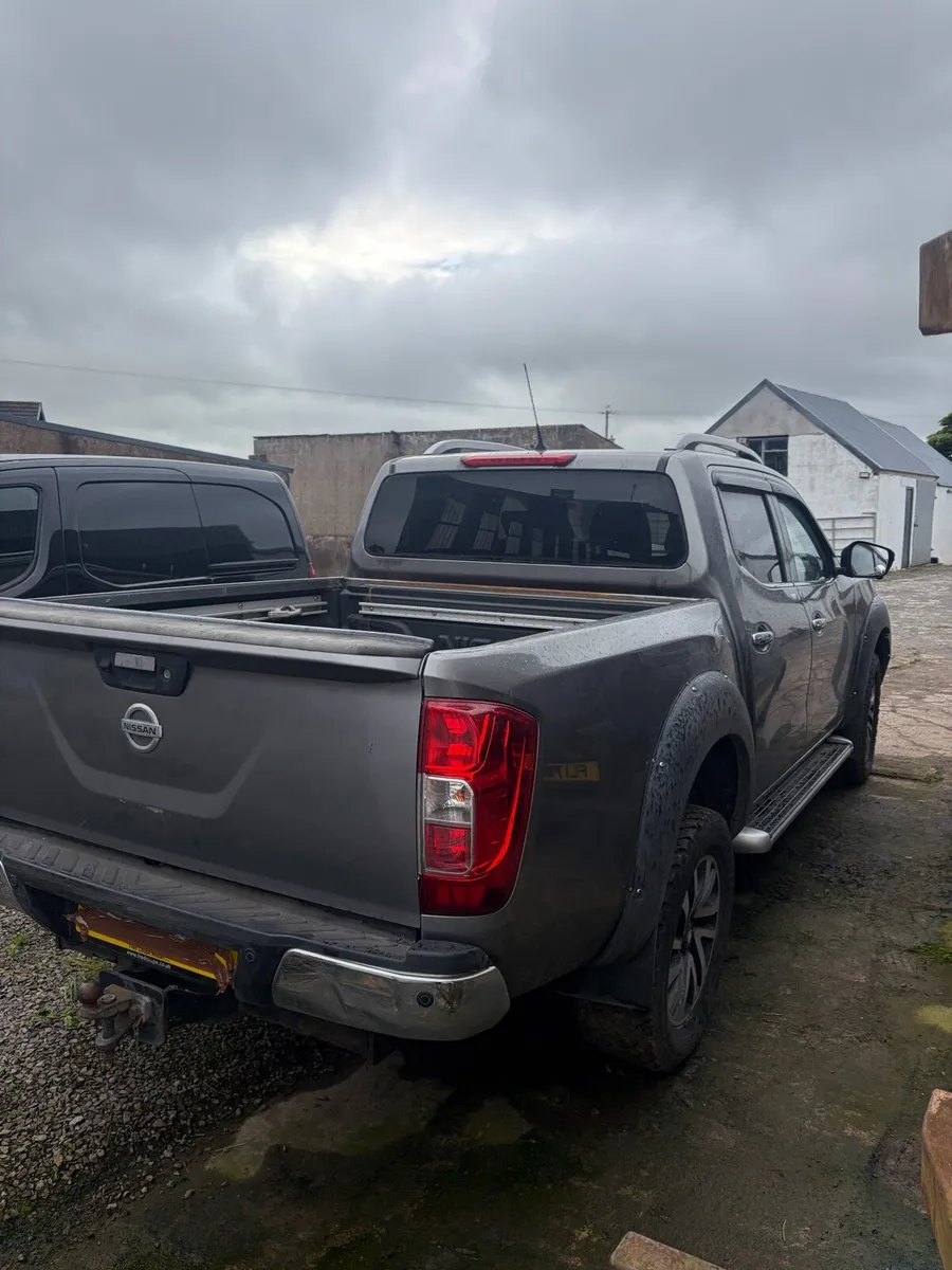 Damaged repairable np300 Navara - Image 4