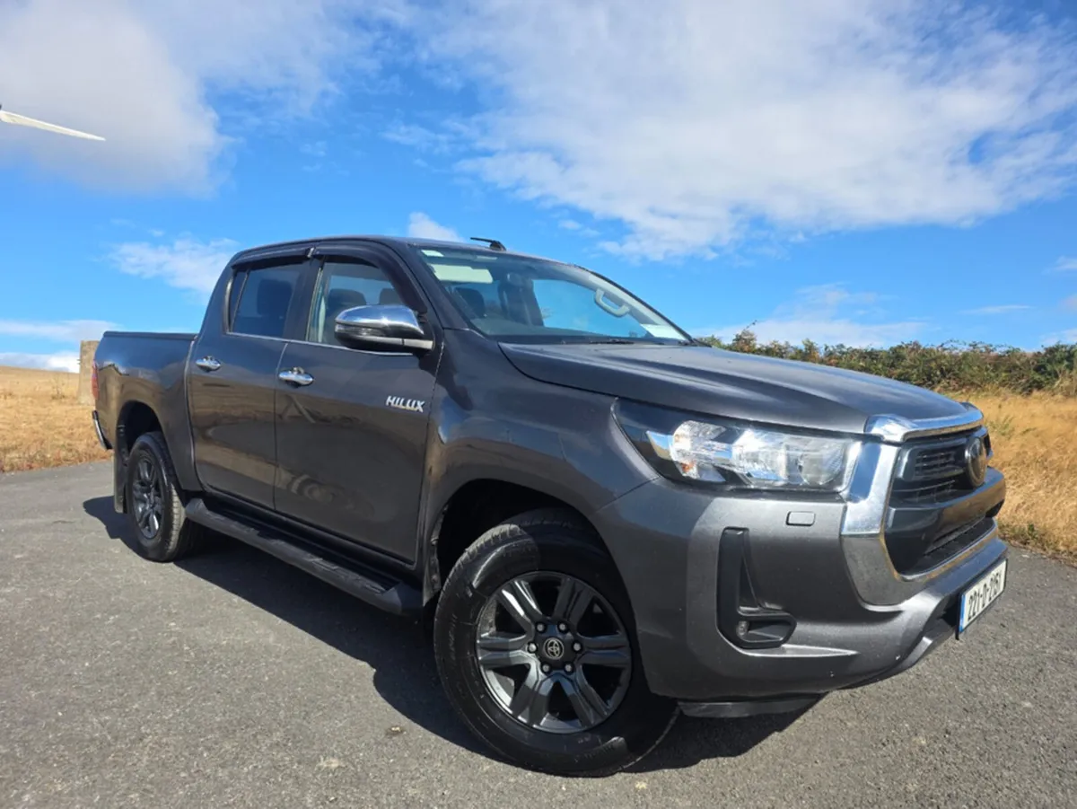 Toyota Hilux 2.4 DOUBLE CAB SR5 4DR - Image 3