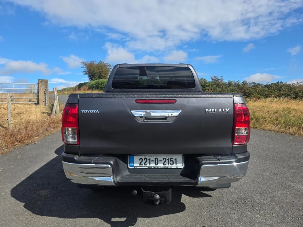 Toyota Hilux 2.4 DOUBLE CAB SR5 4DR - Image 4
