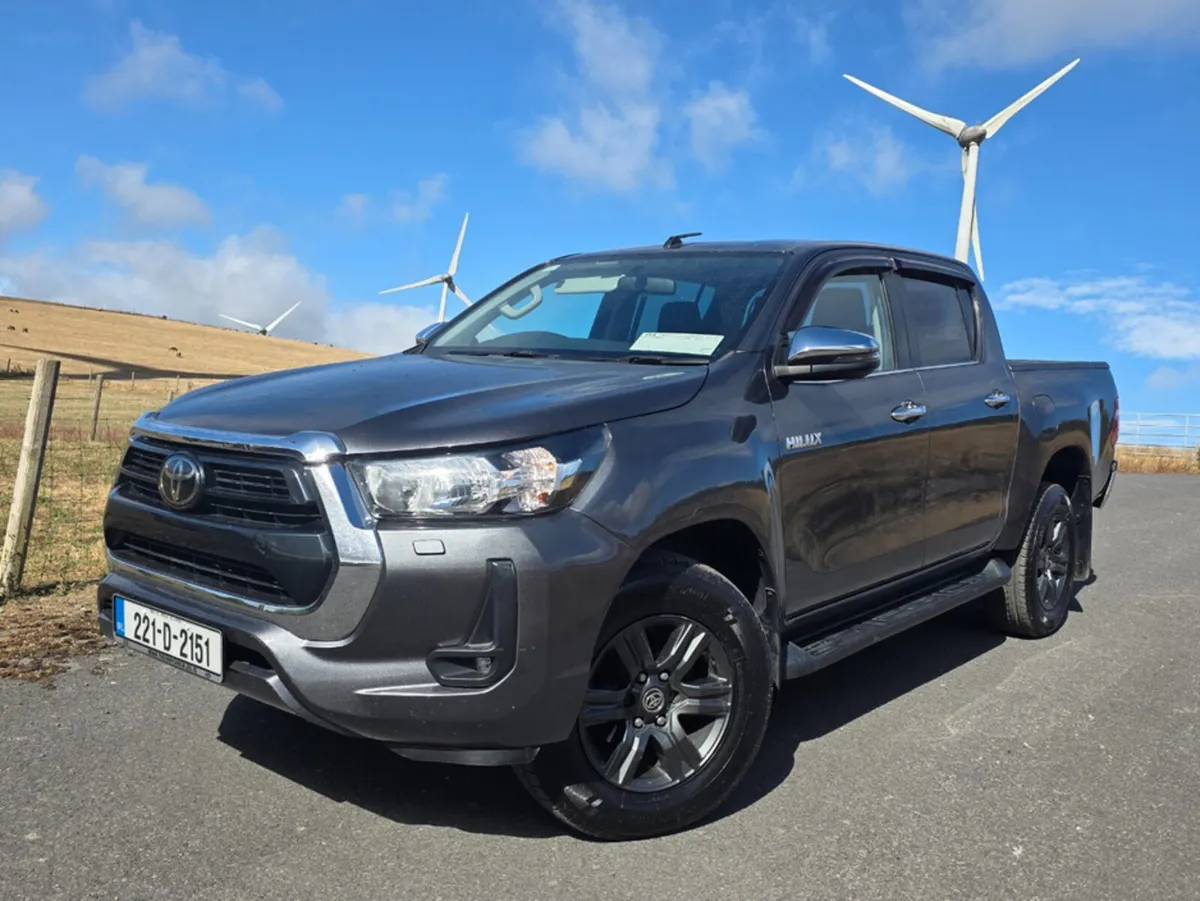 Toyota Hilux 2.4 DOUBLE CAB SR5 4DR - Image 1