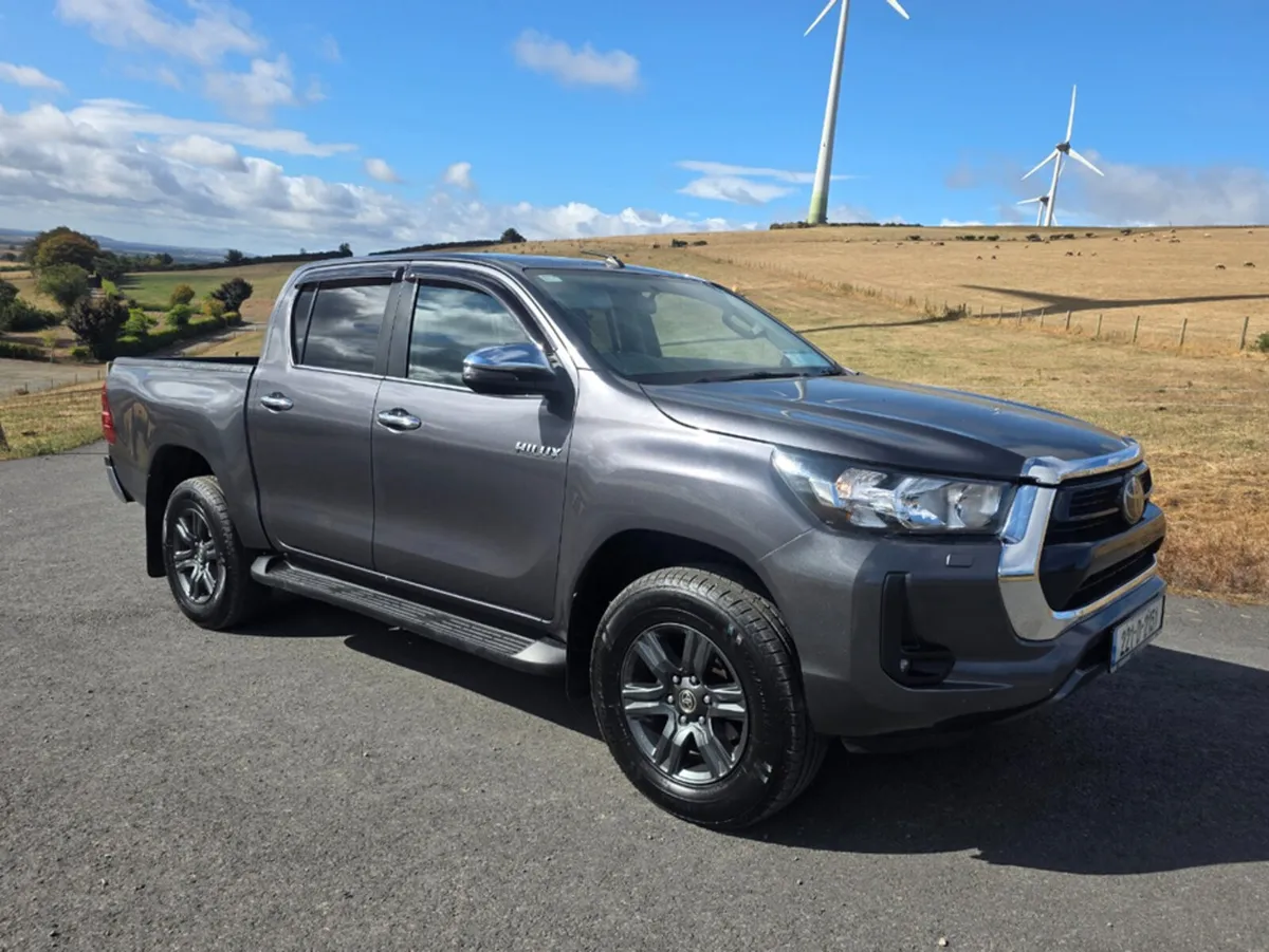 Toyota Hilux 2.4 DOUBLE CAB SR5 4DR - Image 2