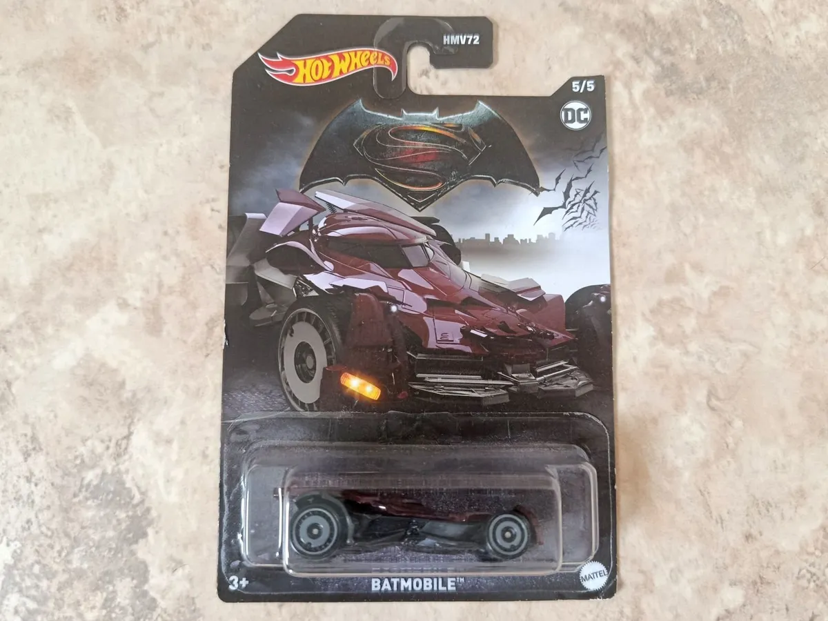Hot Wheels Batmobile DC Batman HMV72 - Image 1