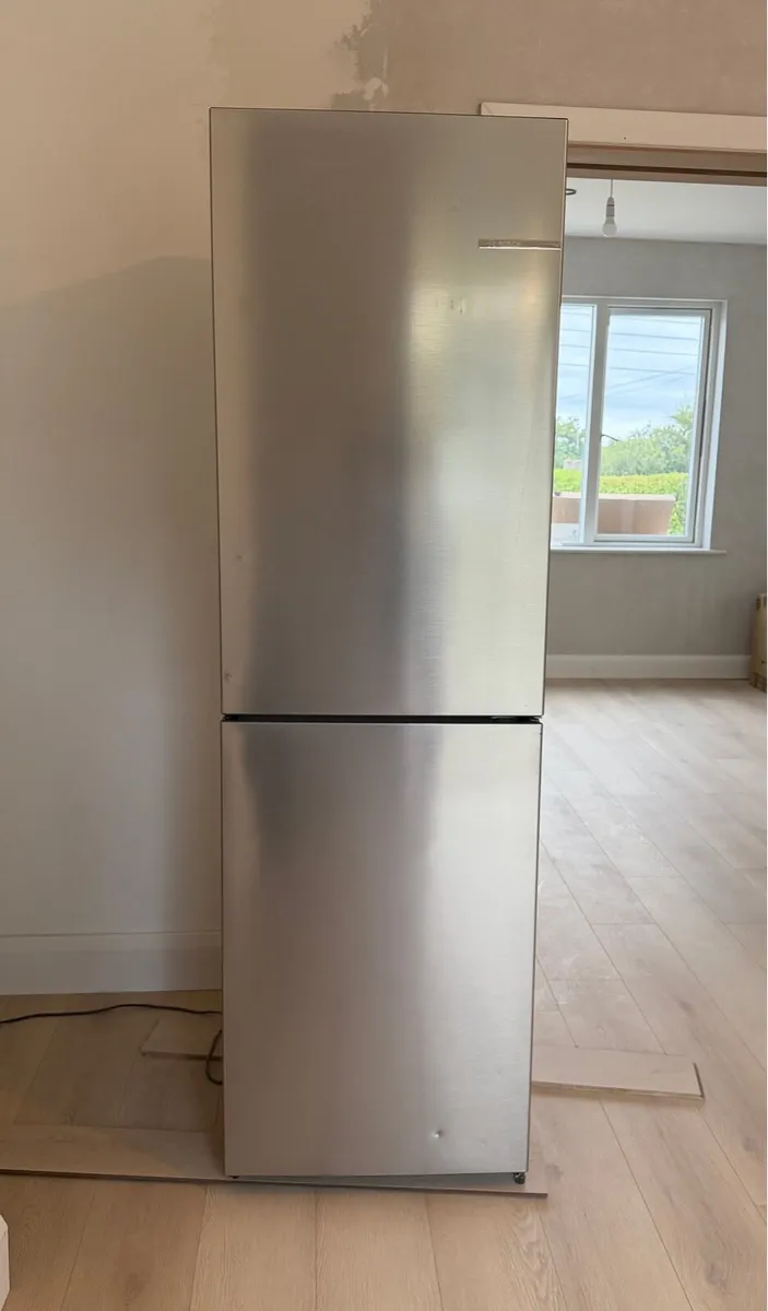 Bosch Serie 2 NoFrost Fridge Freezer – KGN27NLFAG - Image 2