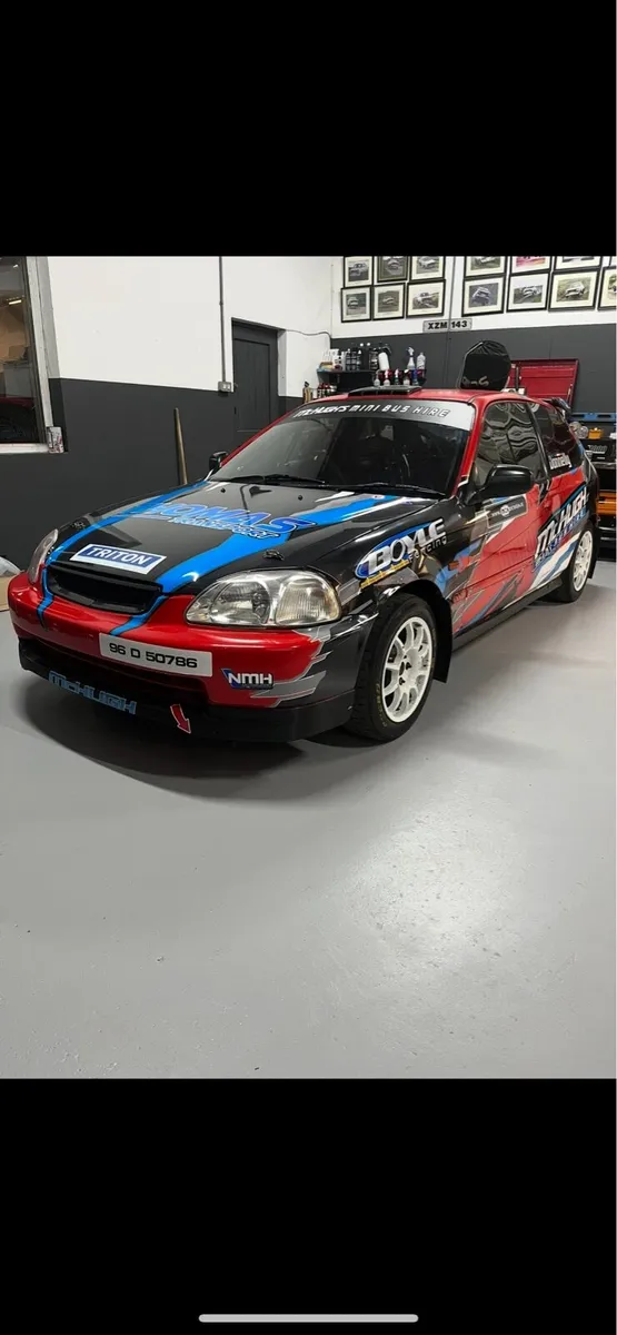 Honda civic rally car - Image 1