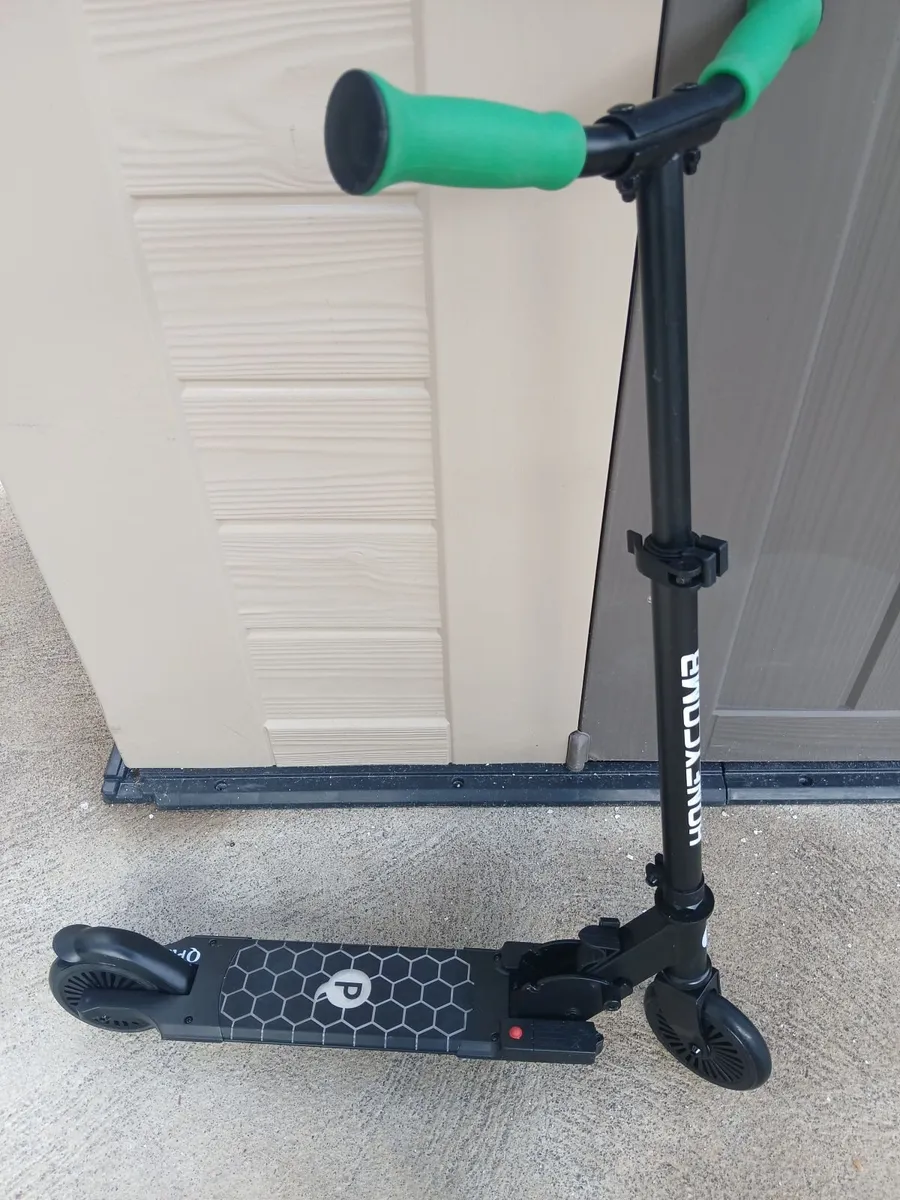 Kids Q Play scooter - Image 1