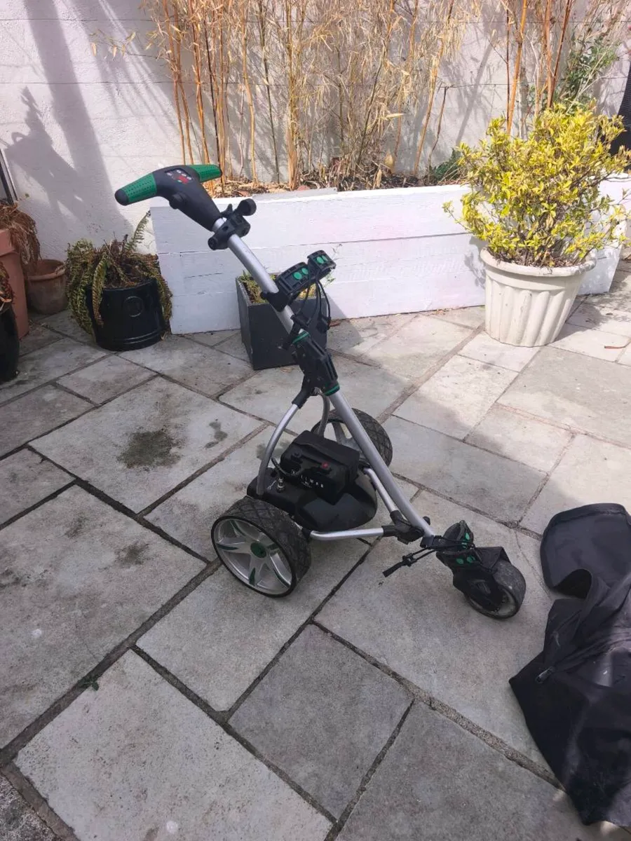 Golf clubs and electric golf trolley - Image 1