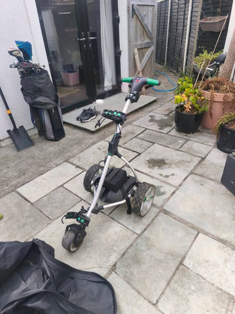 Golf clubs and electric golf trolley - Image 2
