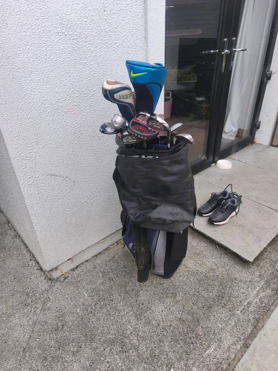 Golf clubs and electric golf trolley - Image 3