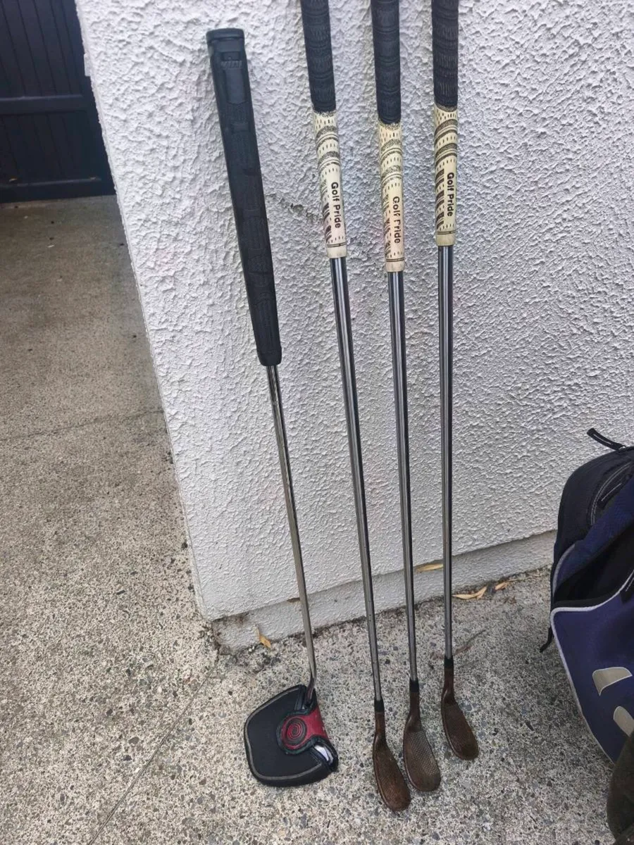 Golf clubs and electric golf trolley - Image 4