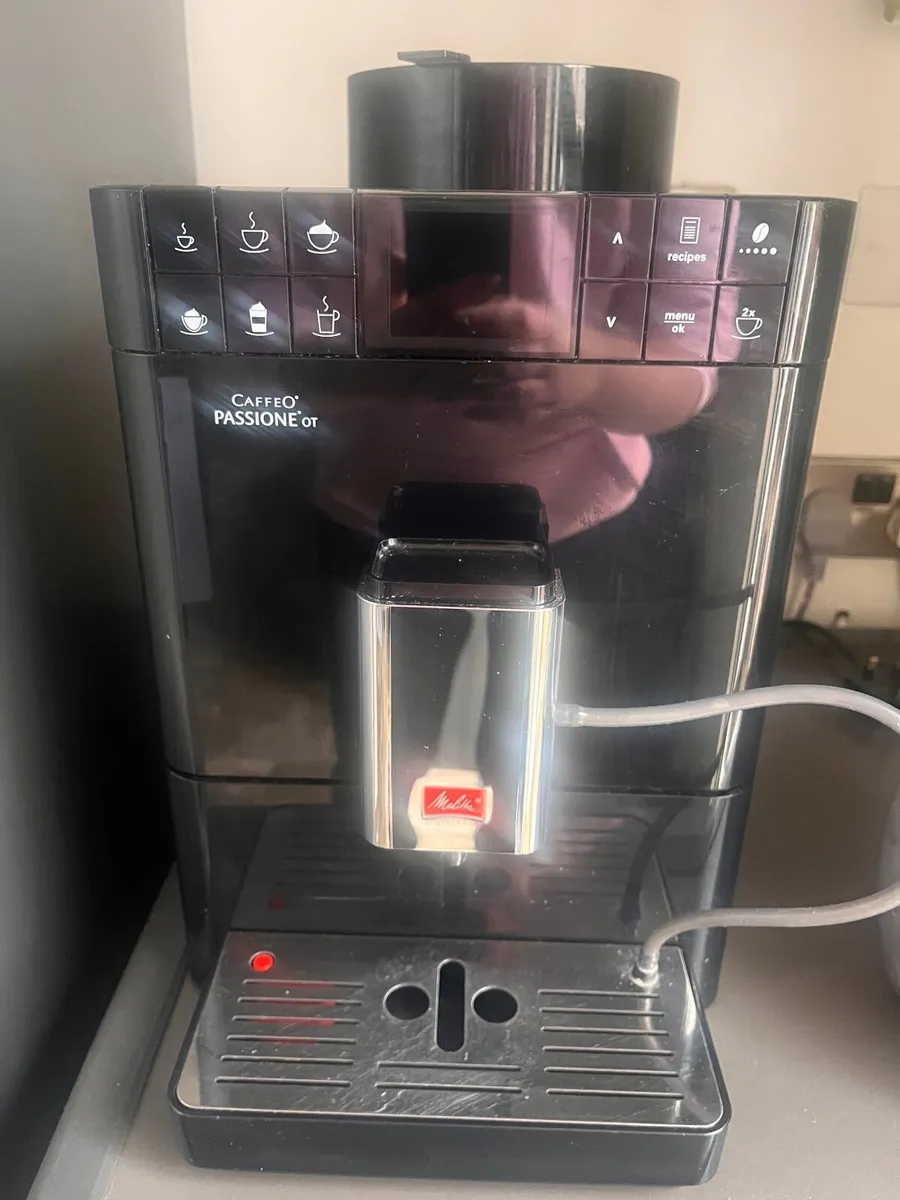 Bean to cup coffee machine
