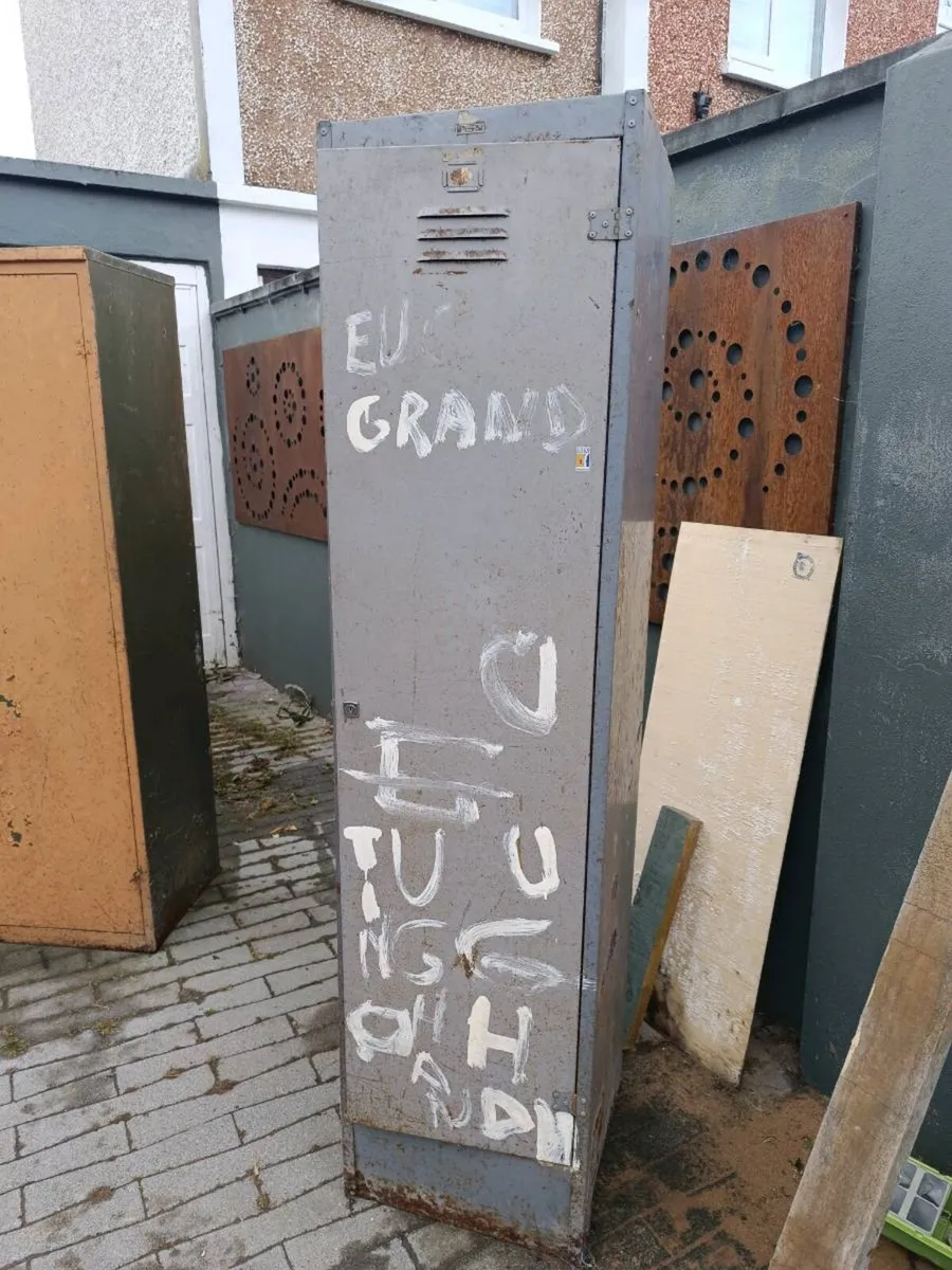 FREE Metal Lockers. - Image 2