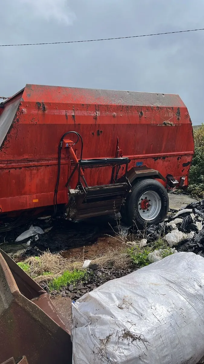 Kuhn Euromix Diet Feeder - Image 1
