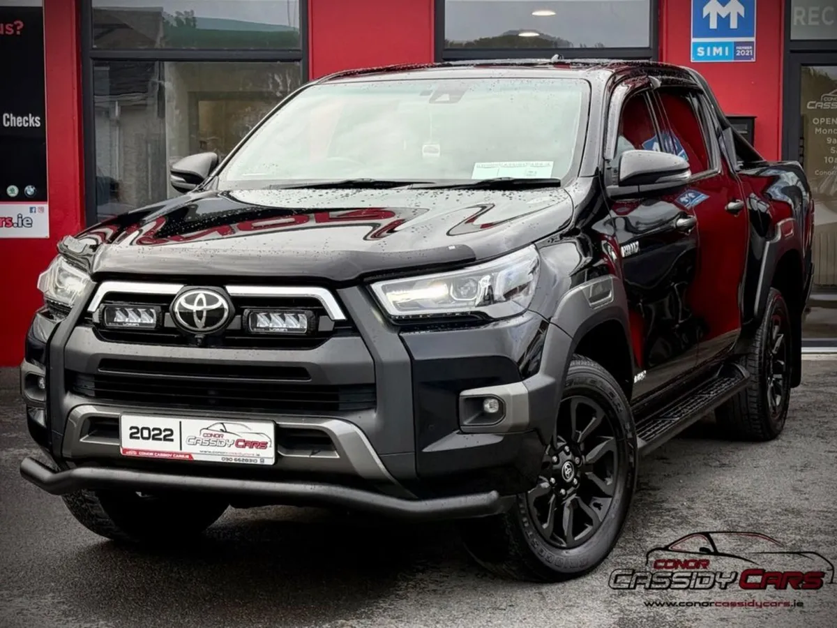 Toyota Hilux INVINCIBLE-X 4WD 2.8D-4D DCB // MINT - Image 1