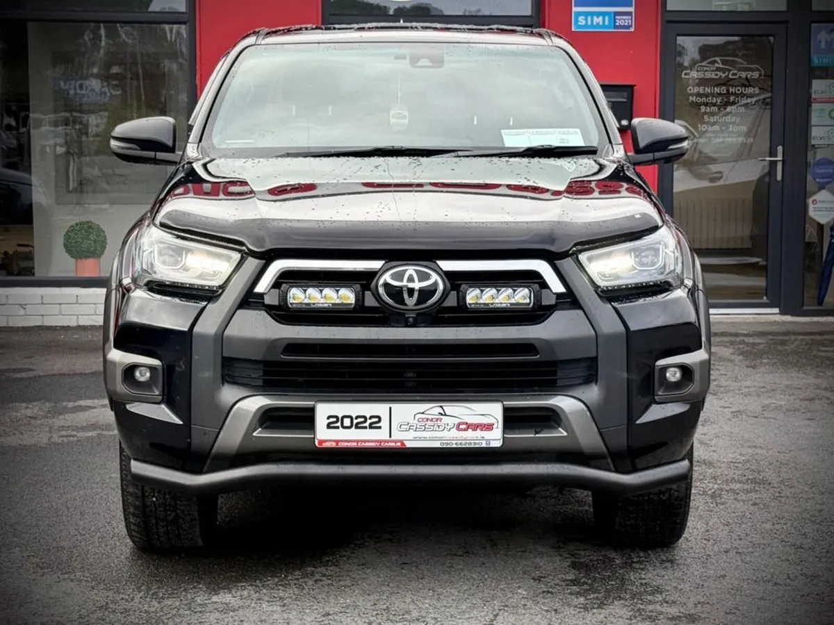 Toyota Hilux INVINCIBLE-X 4WD 2.8D-4D DCB // MINT - Image 2