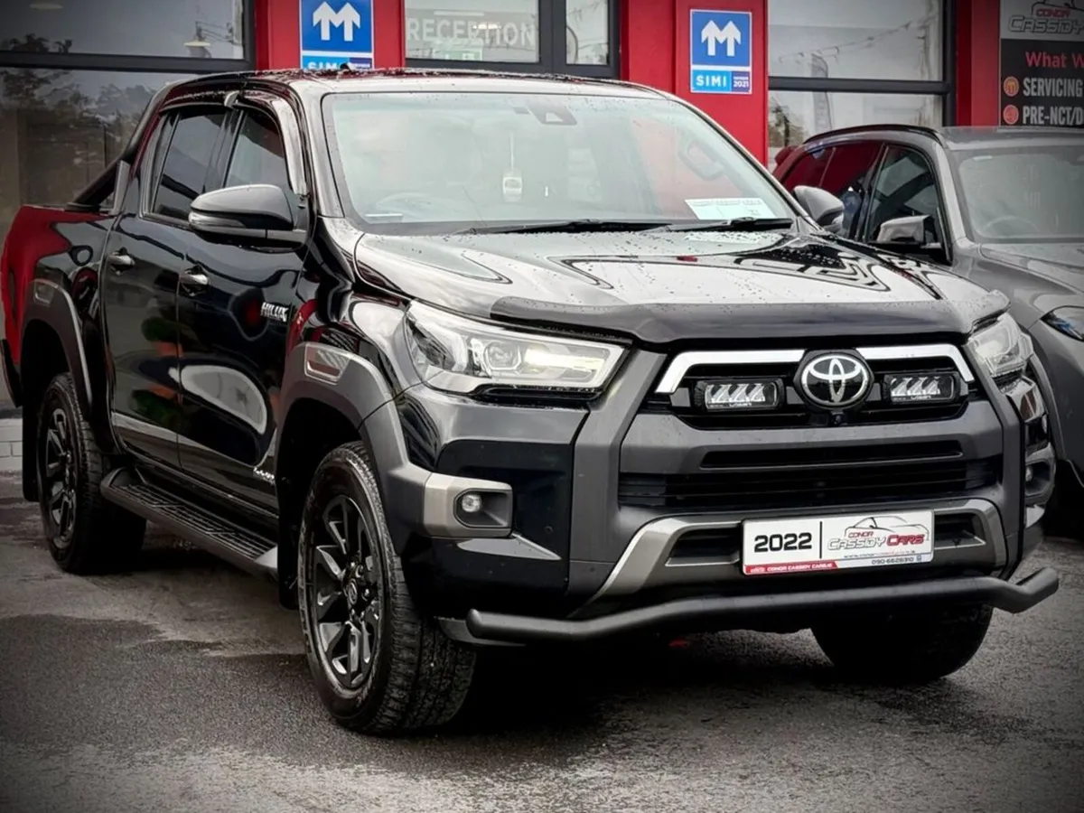 Toyota Hilux INVINCIBLE-X 4WD 2.8D-4D DCB // MINT - Image 4