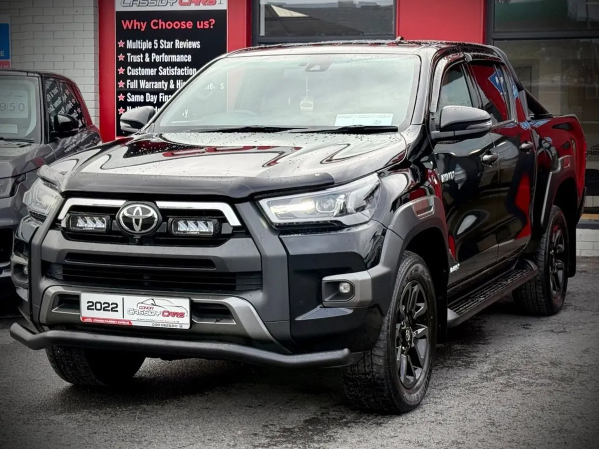Toyota Hilux INVINCIBLE-X 4WD 2.8D-4D DCB // MINT - Image 3
