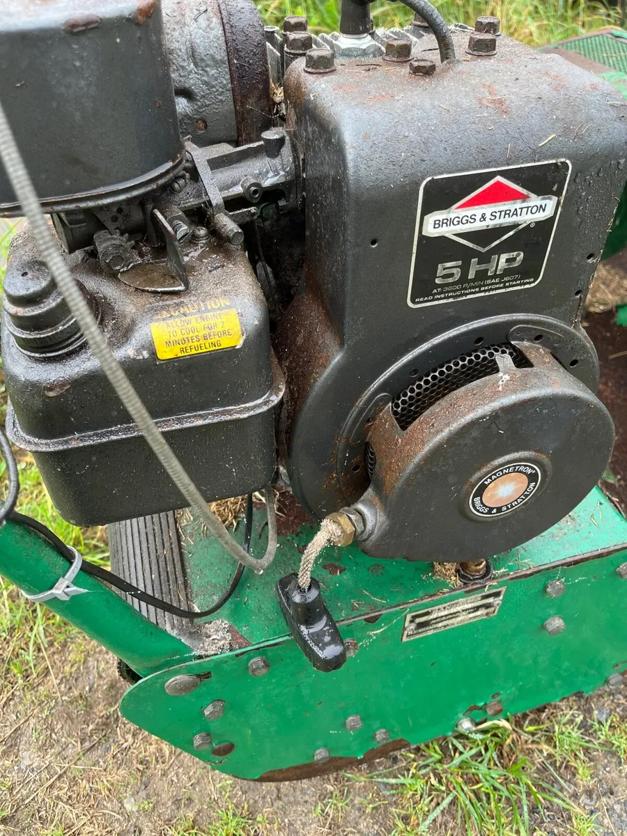Vintage lawn mower - Image 3
