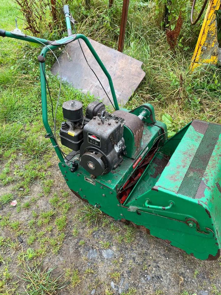 Vintage lawn mower - Image 1