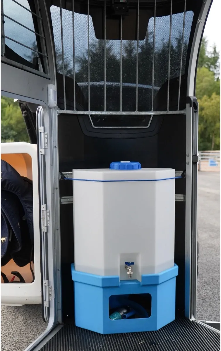 Equestrian Horse EasyWay Water Tank - Image 1