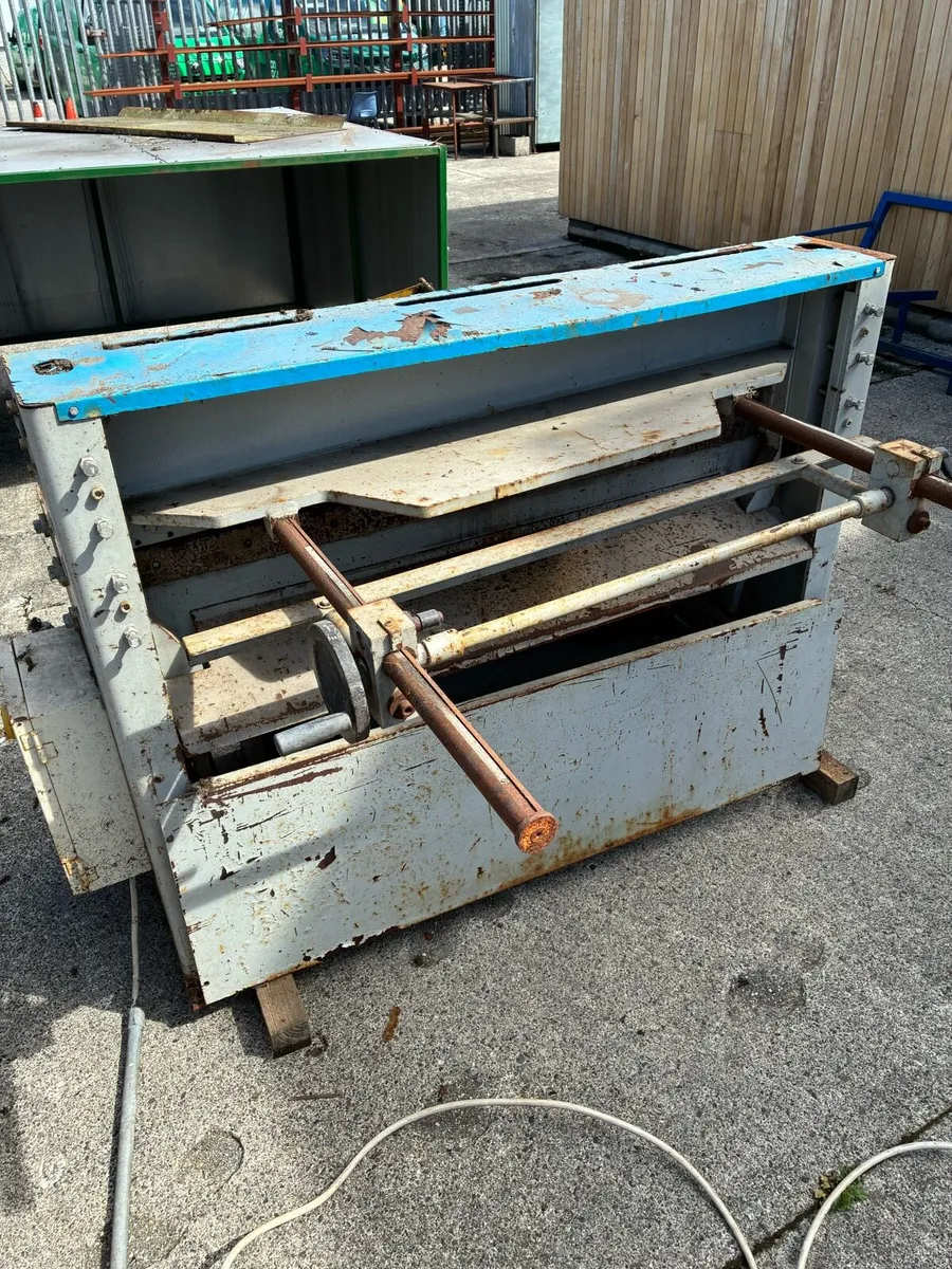 2m x 3mn  guillotine - Image 1