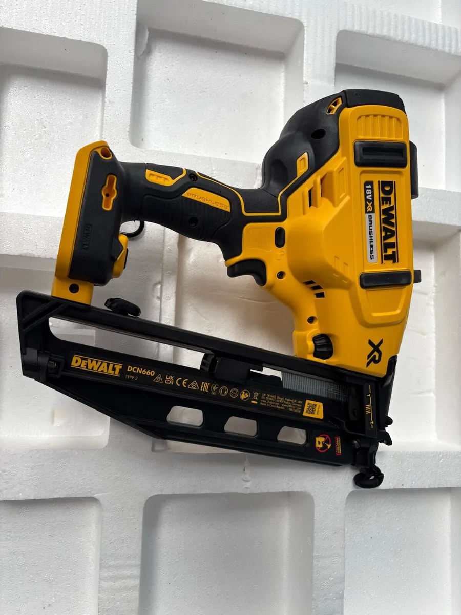 Dewalt pinner nailgun DCN660 - Image 2