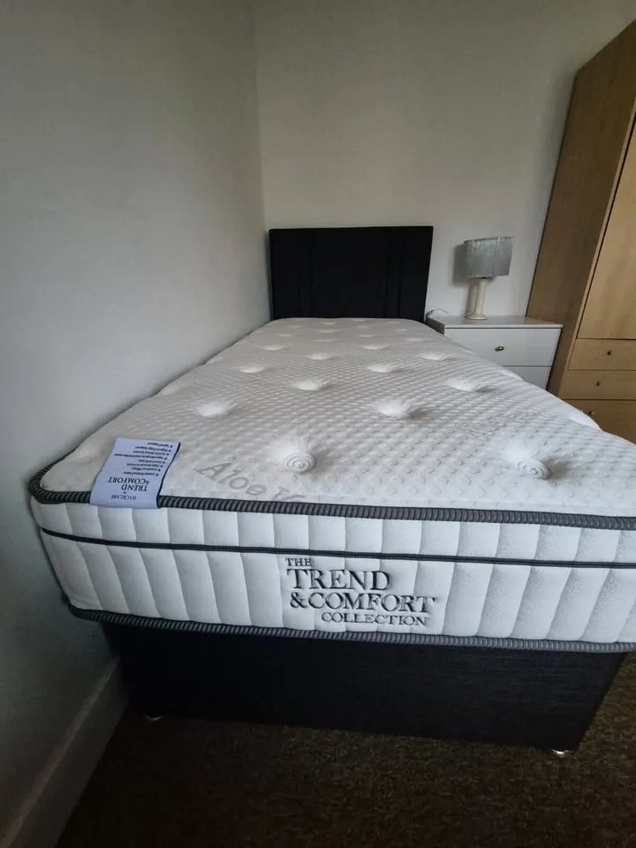 Single bed with mattress - Image 1