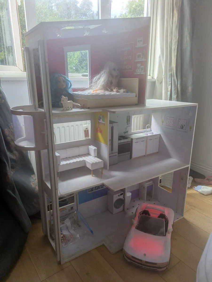 Rainbow high doll house - Image 1