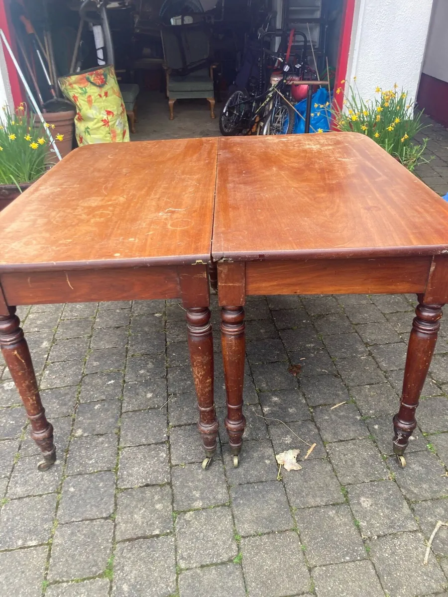 Antique mahogany table & chairs - Image 1