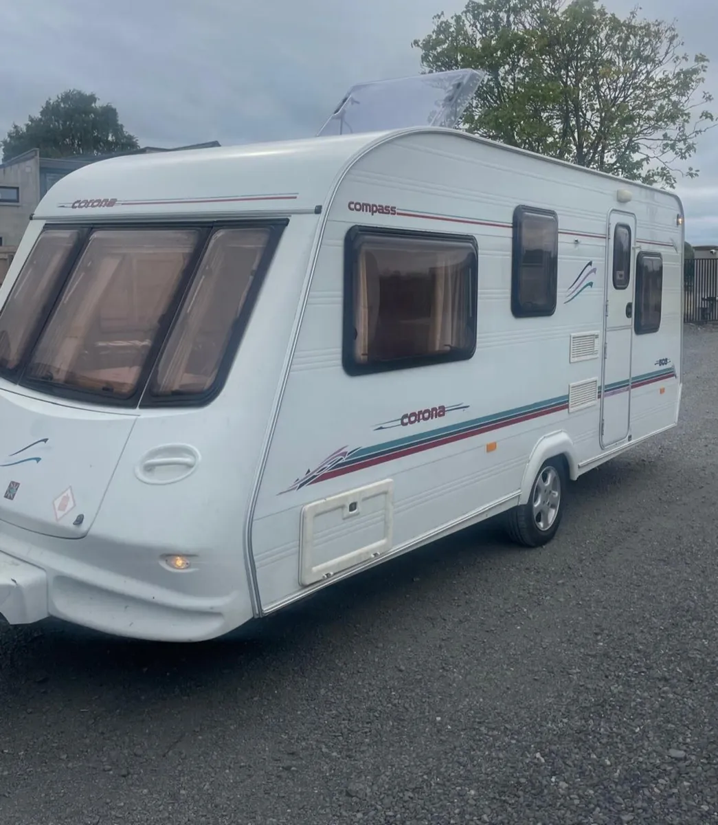 Lightweight Compass 5/6 berth - Image 1