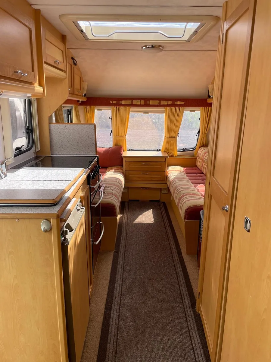 Lightweight Compass 5/6 berth - Image 4