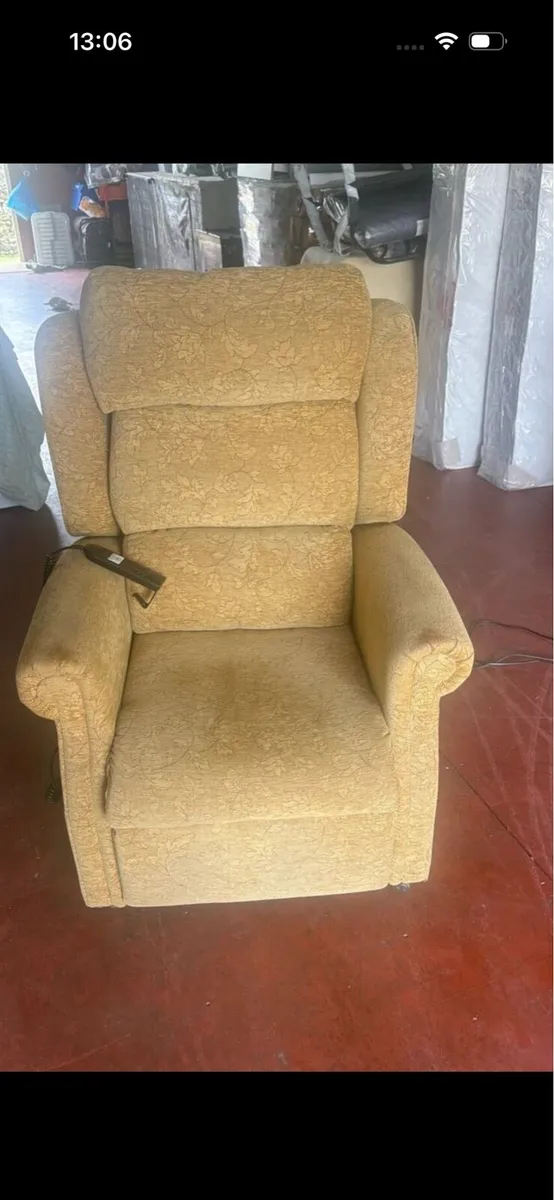 Lift and rise chair - Image 1