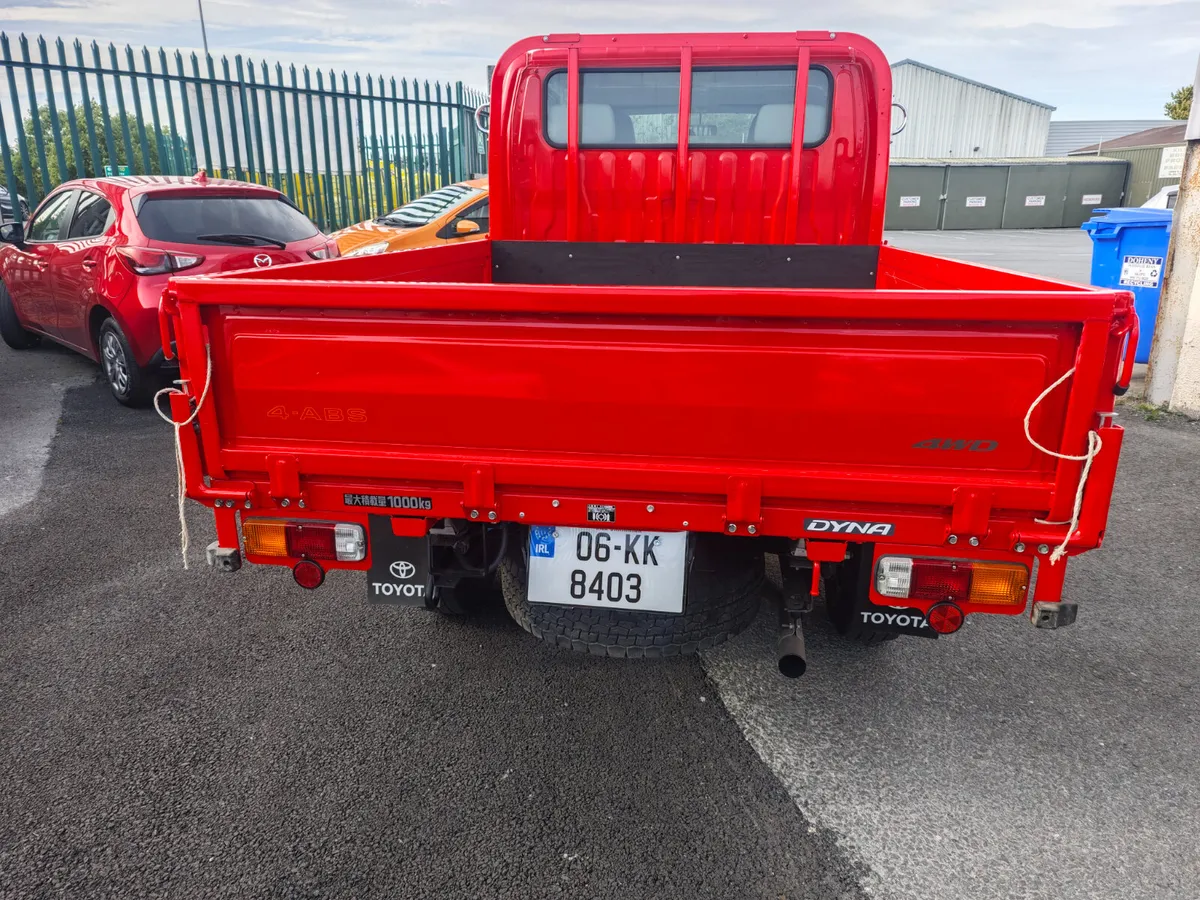 Toyota dyna 2006 5700km  from new - Image 3