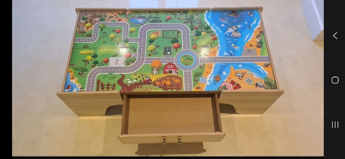 children's play table - Image 2
