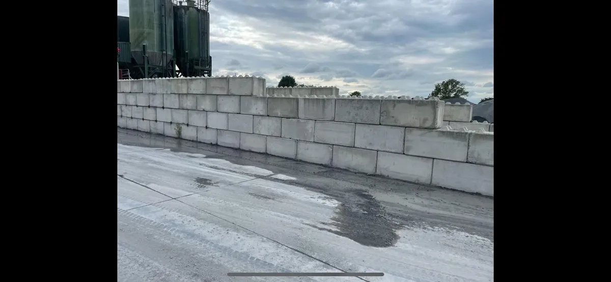 Concrete Kelly / Lego Blocks - Image 1