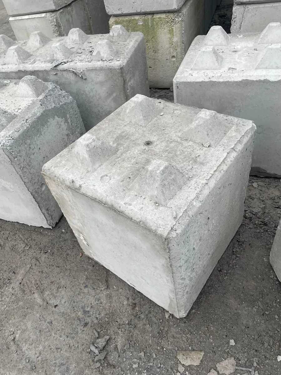 Concrete Kelly / Lego Blocks - Image 3