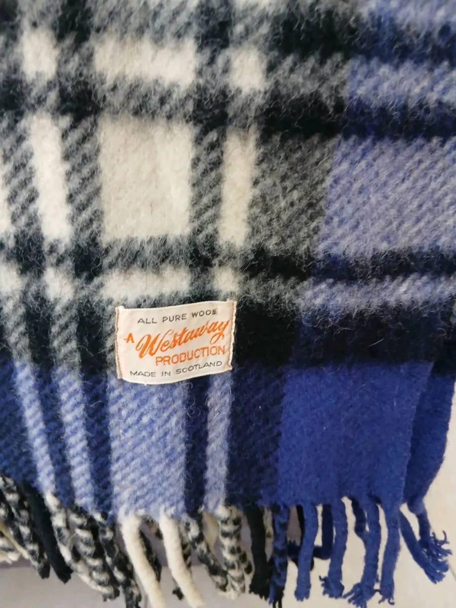 PURE WOOL THROW. / BLANKET - Image 4