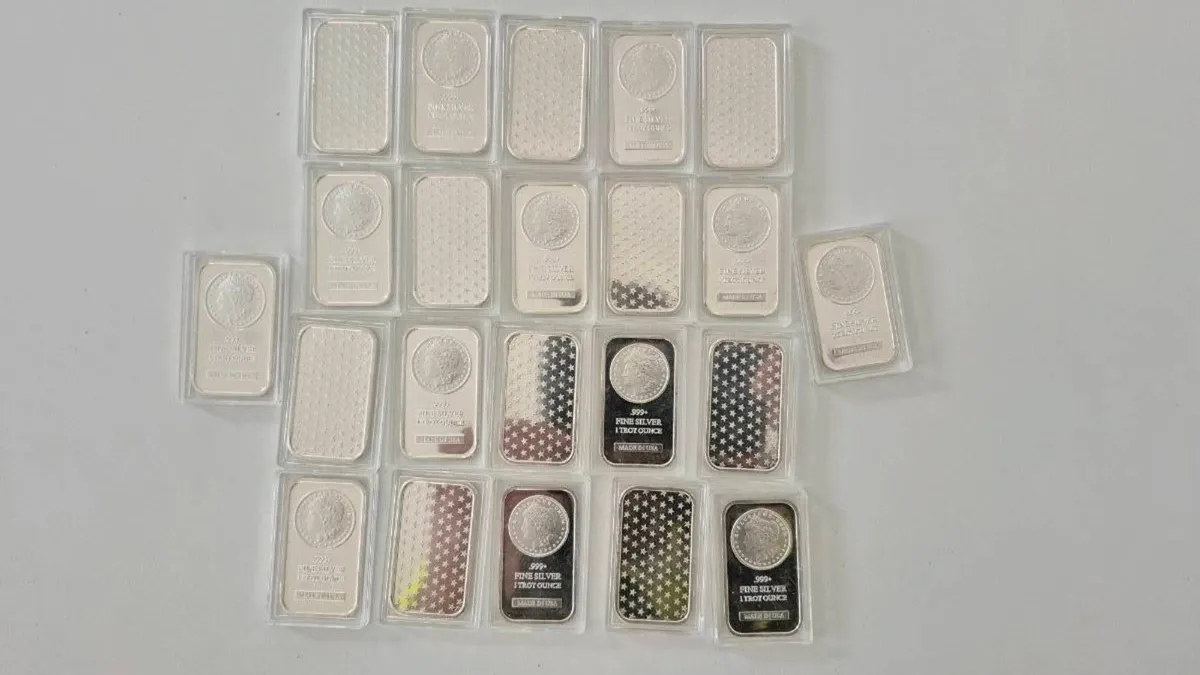 1 oz silver bars and few coins - Image 3