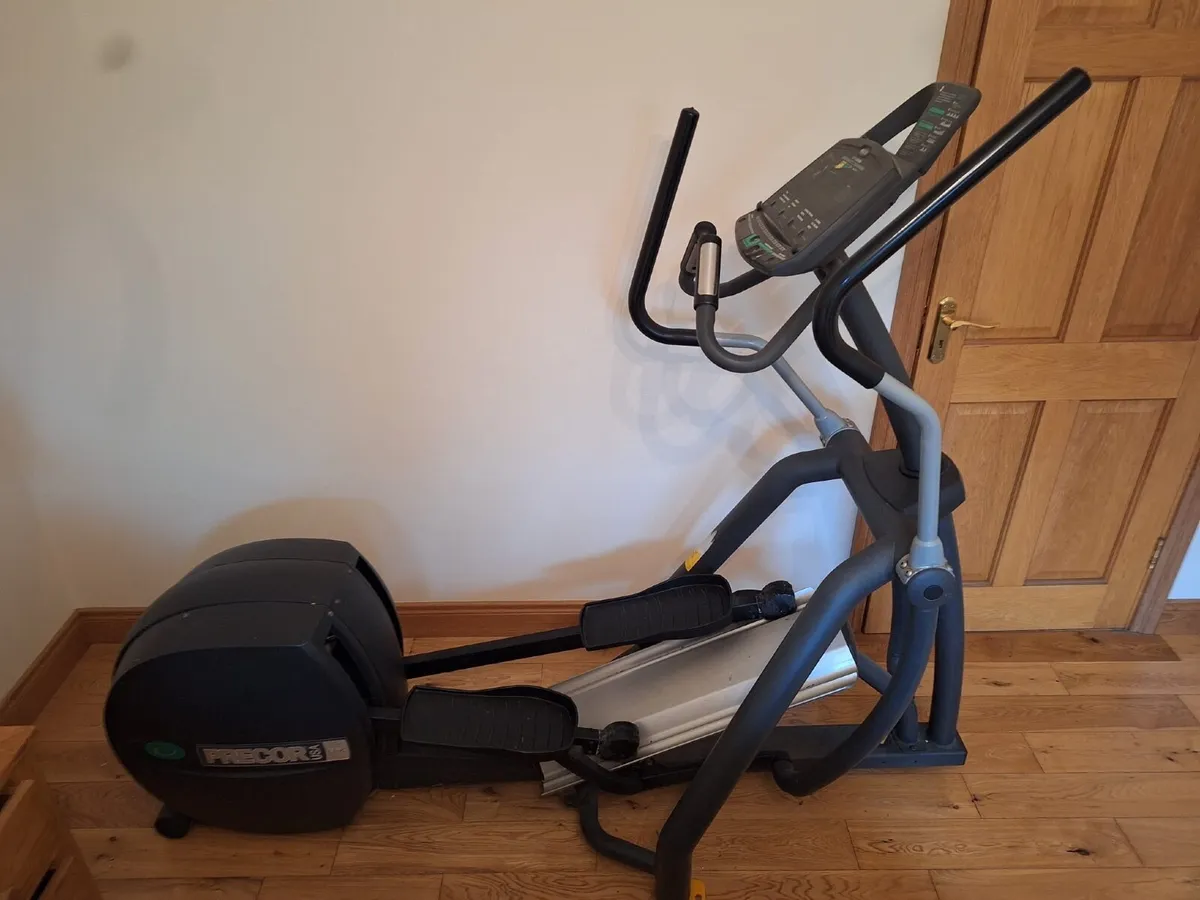 Precor EFX 556 Cross Trainer - Image 4
