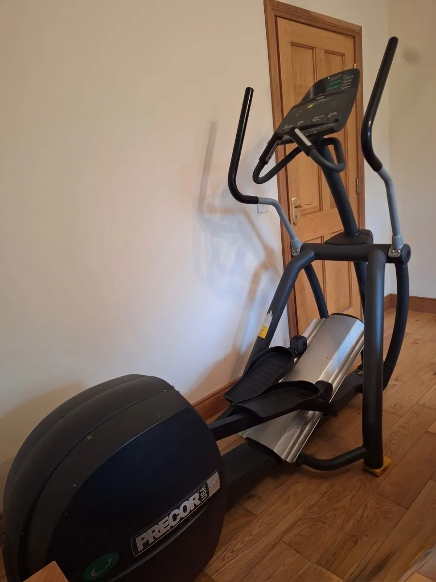 Precor EFX 556 Cross Trainer - Image 2