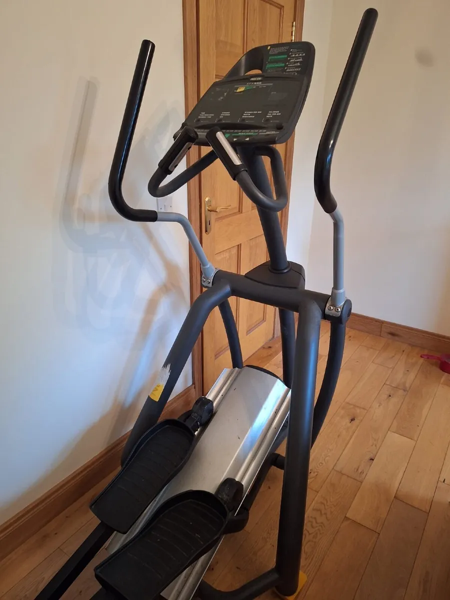 Precor EFX 556 Cross Trainer - Image 3