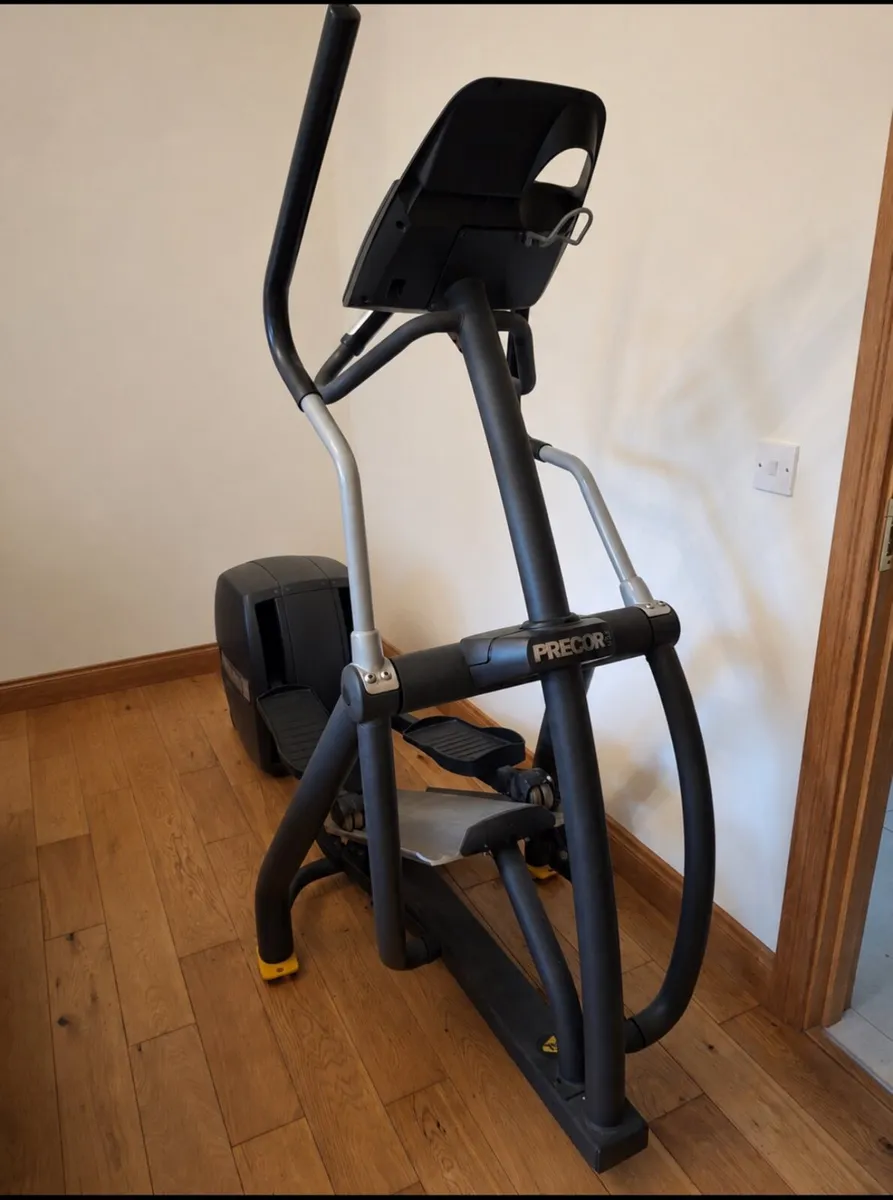 Precor EFX 556 Cross Trainer - Image 1