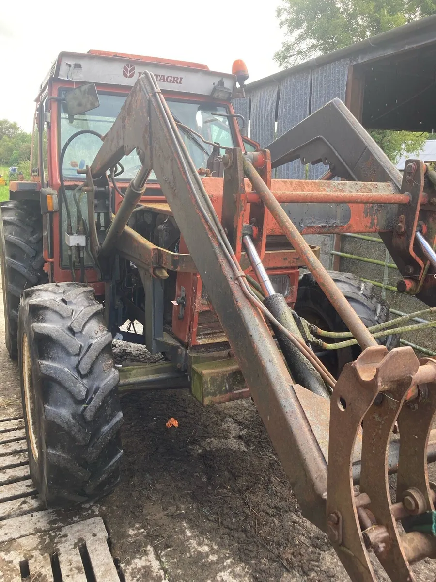Front loader (Chilton/Mailleux),& brackets - Image 1